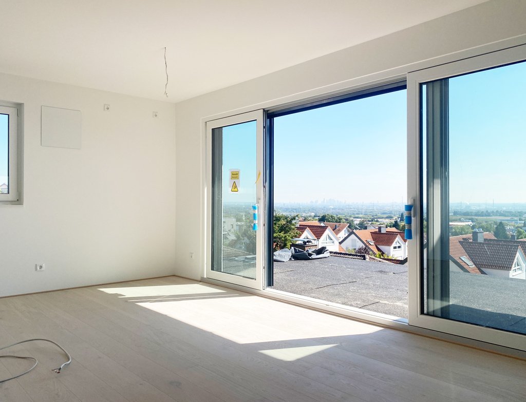 Wohnzimmer mit Blick auf die Skyline Frankfurts