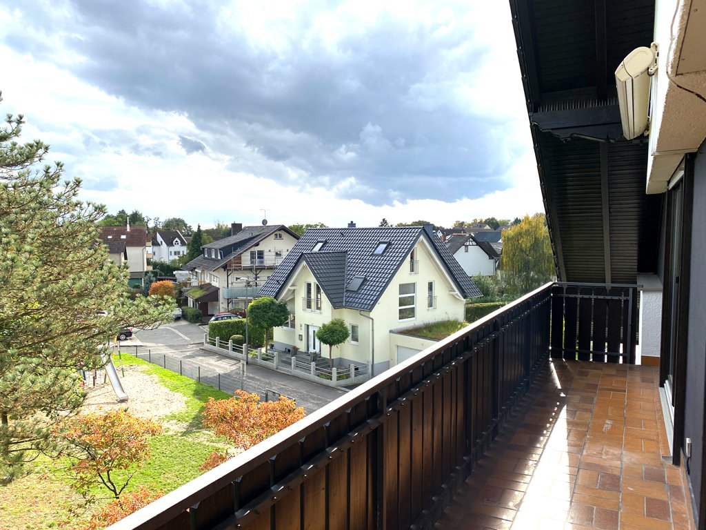 Balkon und Blick ins Grüne