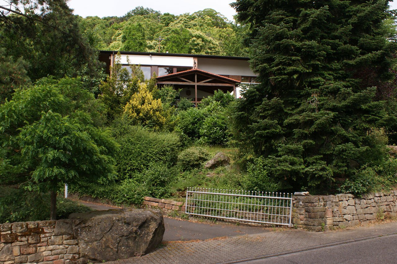 Große Villa auf sensationellem Grundstück in bester Lage von Hambach Große Villa auf sensationellem Grundstück in bester Lage von Hambach